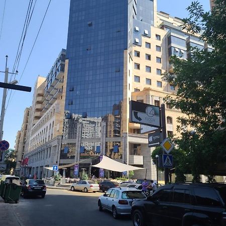 Pride Properties Welcomes You At 17 Buzant St 11-166 Yerevan Armenia Exteriör bild